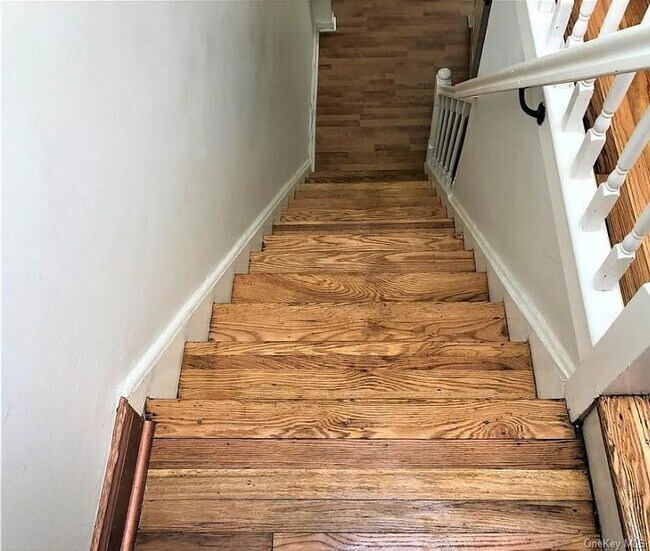 Building Photo - 1574 Paulding Ave