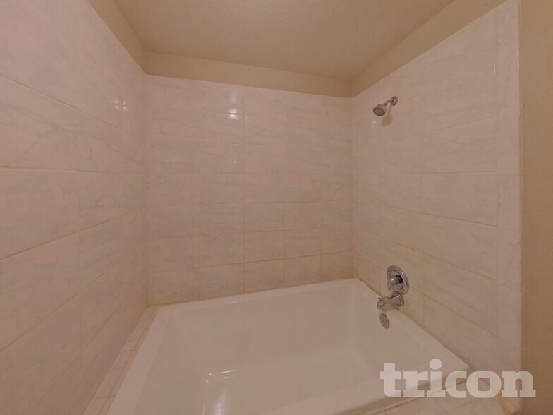 Building Photo - 1128 E Jensen St