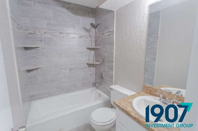 Building Photo - Spacious 5-Bedroom Home in Moore with Rece...