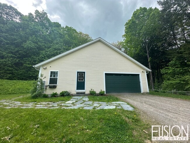 Building Photo - Beautiful, Spacious, Private Four Bedroom ...