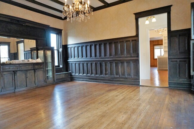 Building Photo - 544 W Fullerton Pkwy