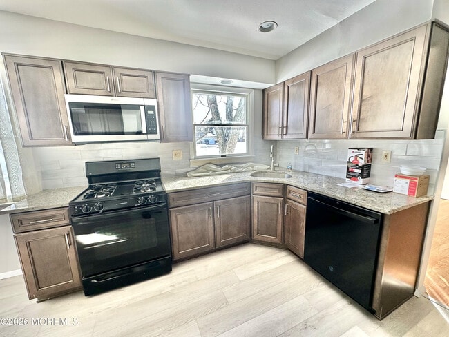 Building Photo - 382 W Park Ave