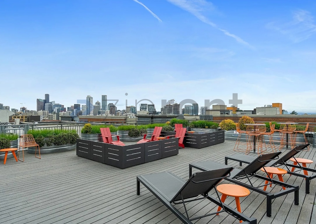 Building Photo - 530 Broadway E