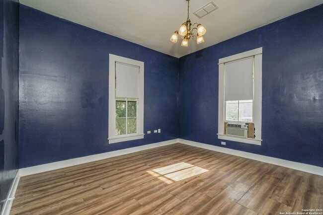 Building Photo - 115 E Lambert St