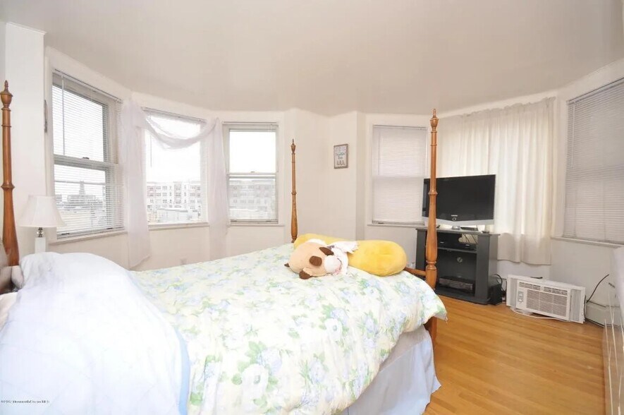 BR 2 East side - 401 Sewall Ave
