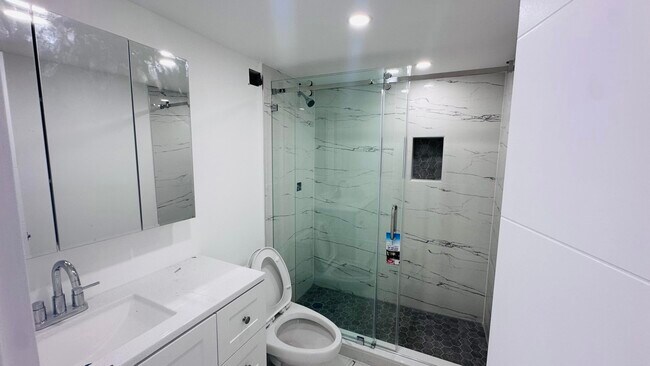 Building Photo - 1600 S Ocean Dr