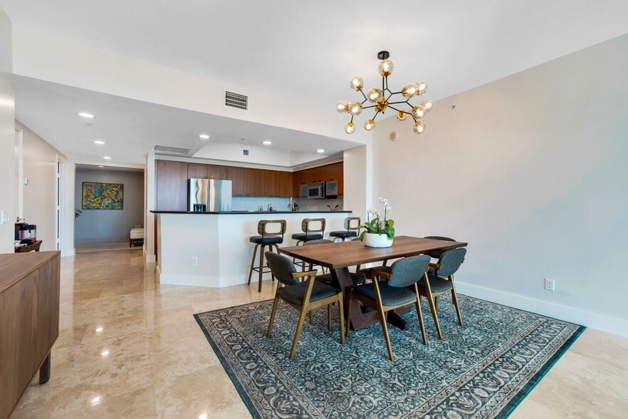 Building Photo - 14951 Royal Oaks Ln