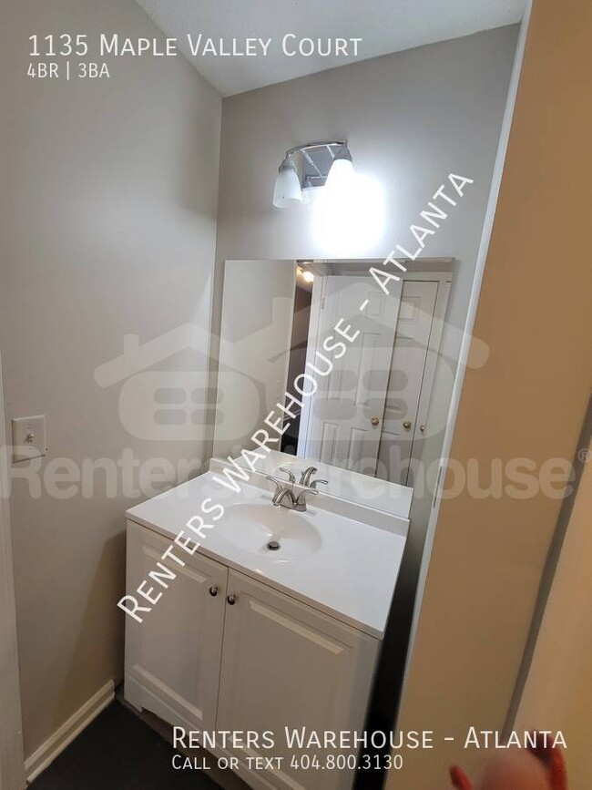 Building Photo - Great Townhouse in Union City&#039;s Maple...