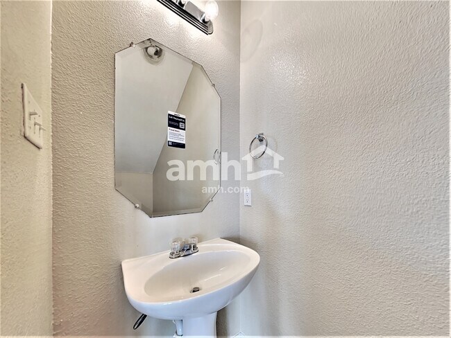 Building Photo - 2673 Silver Hill Dr