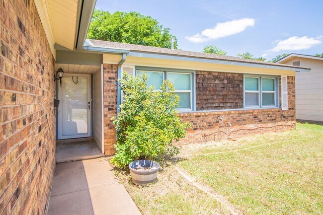 Building Photo - Great 3 bedroom 1.5 bathroom house!
