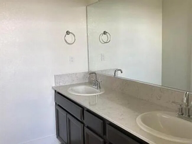 Building Photo - 2434 Urdaneta Way