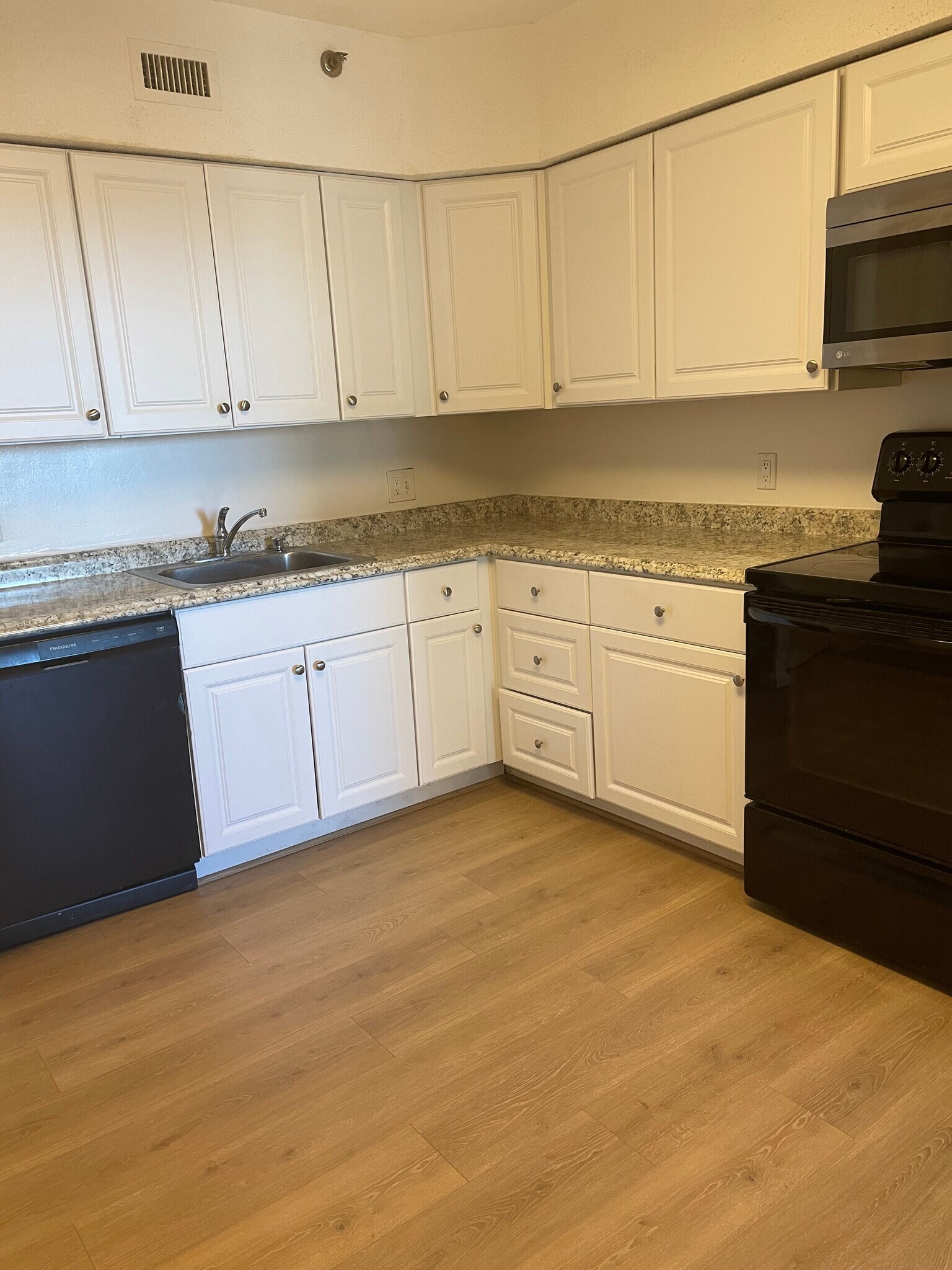 kitchen - 5501 Seminary Rd