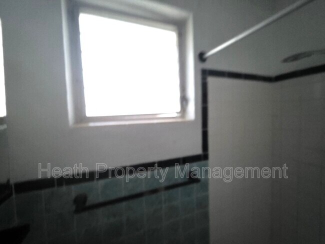 Building Photo - 504 6th Ave NW