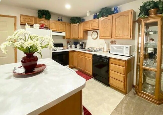 Primary Photo - Sublease - 3 Bedroom Duplex Available Nove...