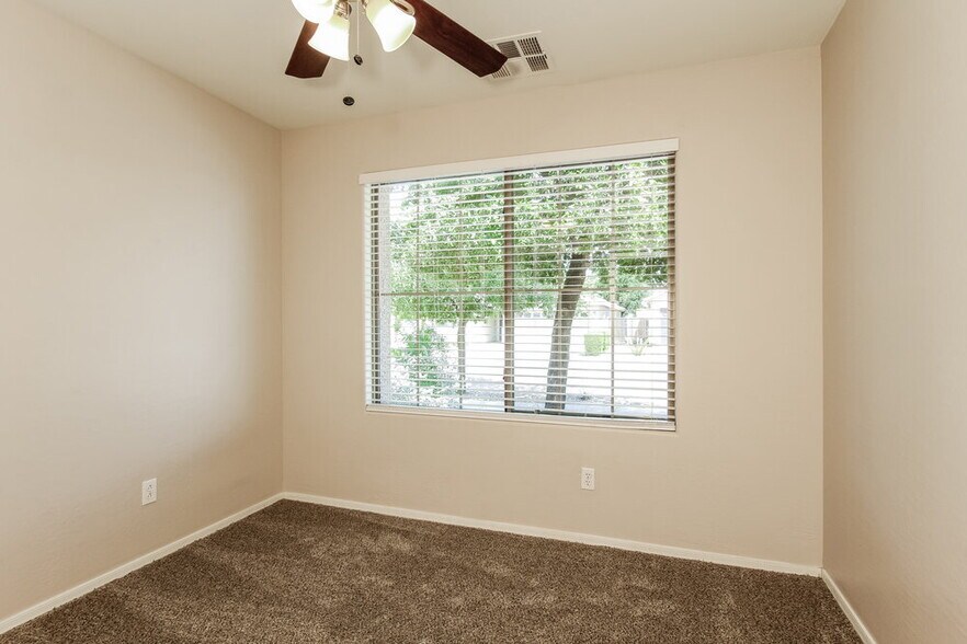 Building Photo - 2431 W Gaby Rd