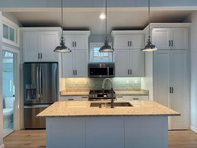 Building Photo - 9517 23rd Bay St