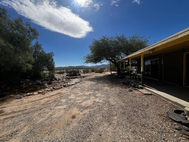 Building Photo - For Rent – Private Desert Retreat in Wonde...