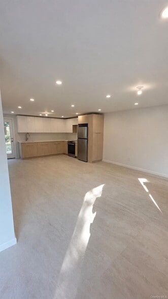 Building Photo - 60 Schneider Ave