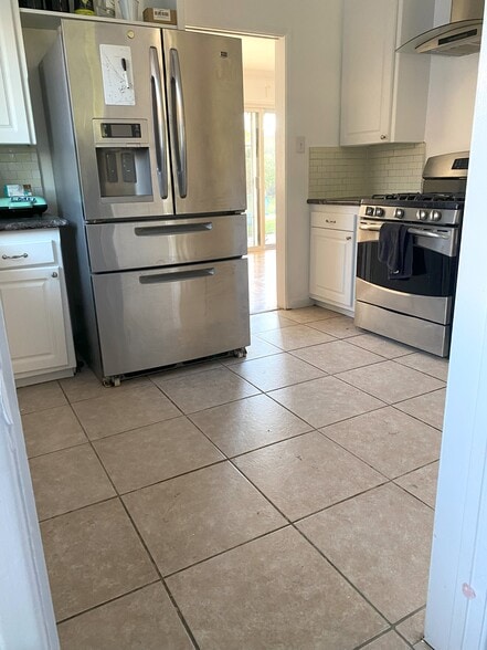 kitchen - 2906 Overland Ave