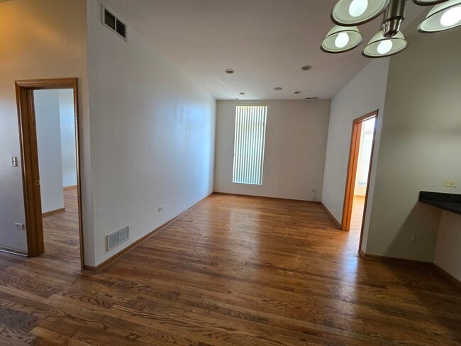 Building Photo - 1700 W Cermak Rd