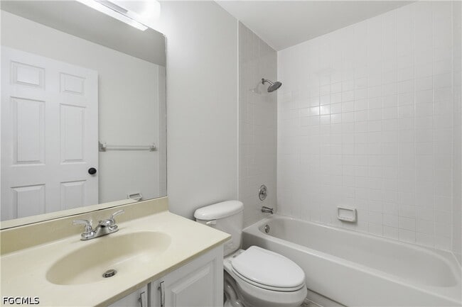 Building Photo - 600 Squire Cir