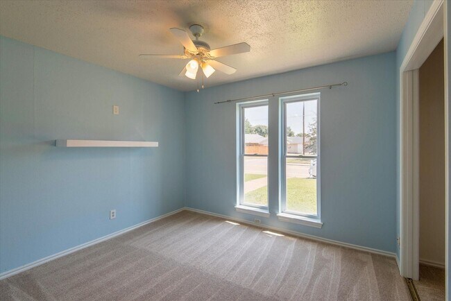 Building Photo - Now available for immediate move-in!
