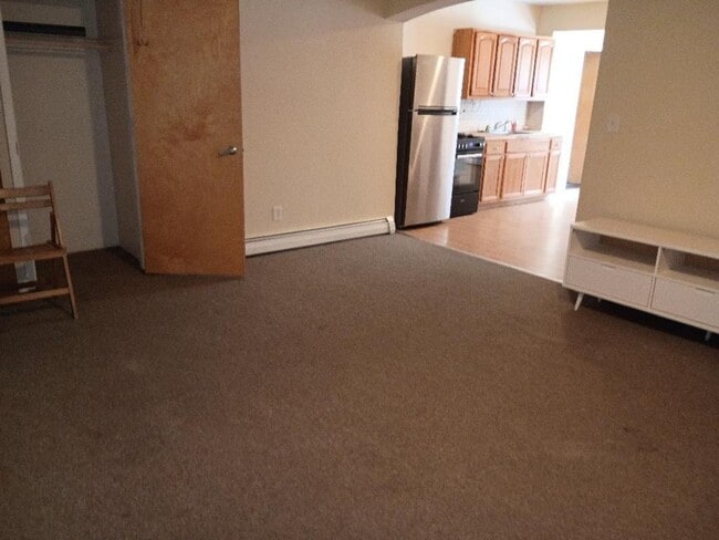 Building Photo - Large 1br with Fireplace
