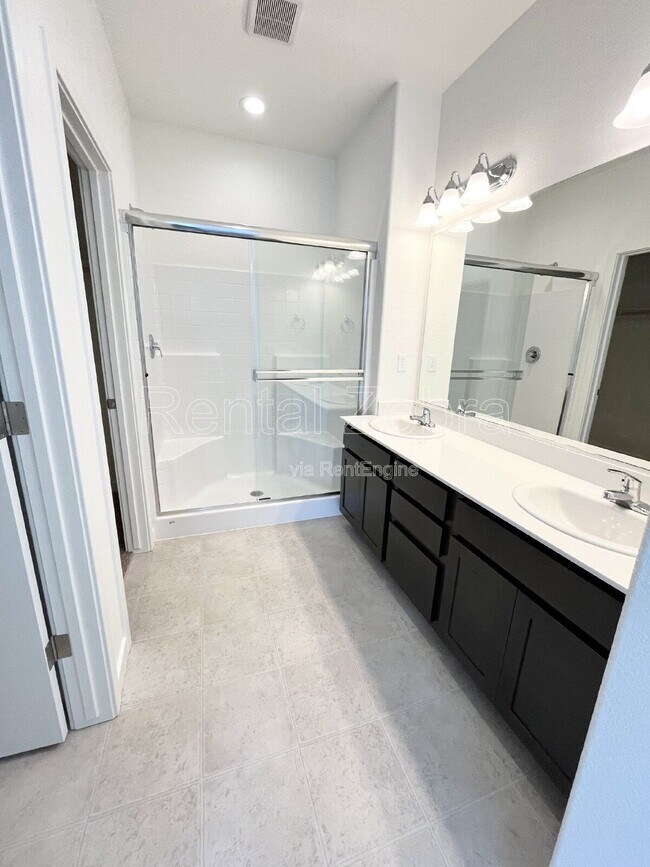 Building Photo - 165 Squaw Vly Dr