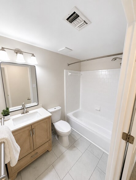 Building Photo - 7600 Portadown Ct