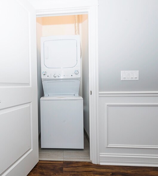 Building Photo - 3336 W Irving Park Rd