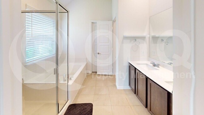Building Photo - 402 Cliffmere Dr