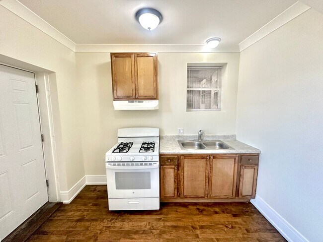 Building Photo - 1838 50th Ct