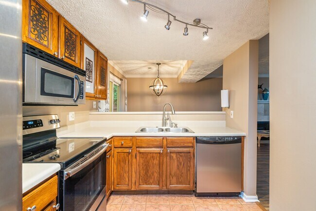 Building Photo - 2376 Wadsworth Dr