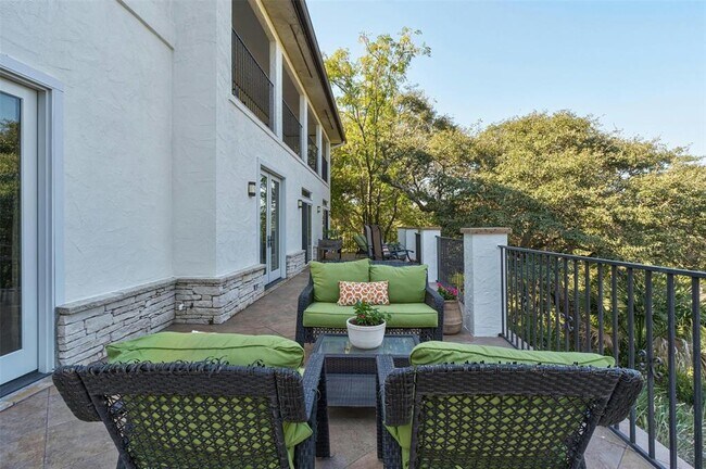 Building Photo - 2510 Saratoga Dr