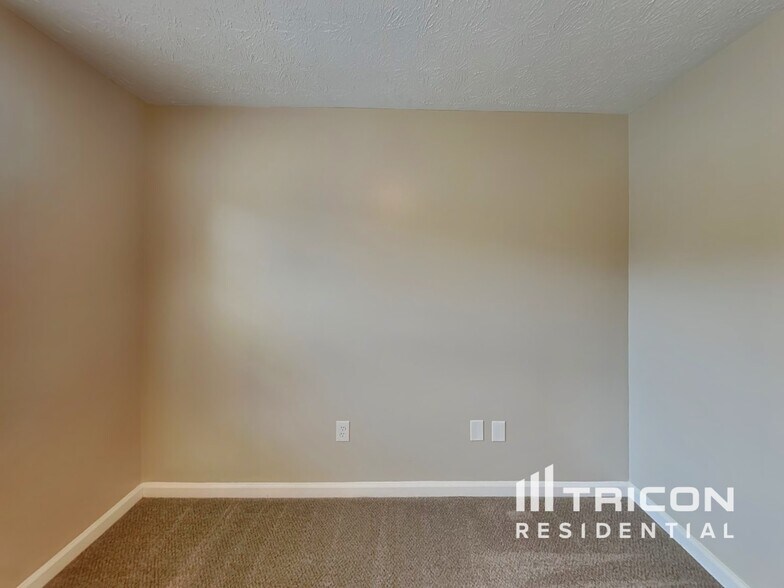 Building Photo - 203 Woodcreek Way