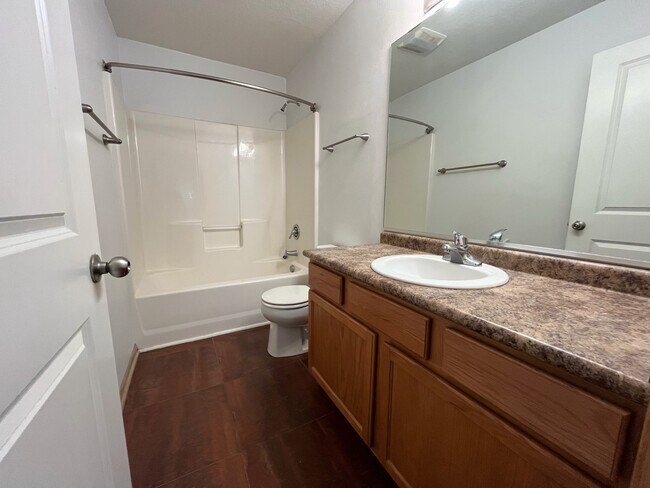 Building Photo - 307 NE Sandalwood