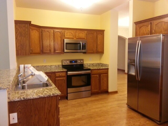 Building Photo - 2025 Bramblwood Ln
