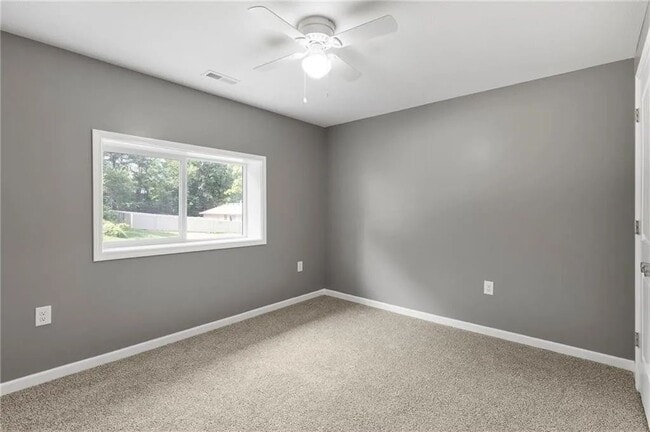 Building Photo - 135 Cedar Ct