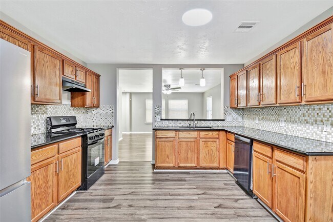 Building Photo - 5601 Savannah Woods Ln