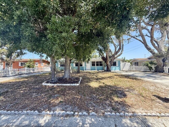 Building Photo - 1238 Bellevue Blvd