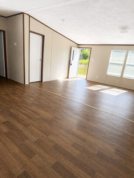 Building Photo - 125 Clays Ct