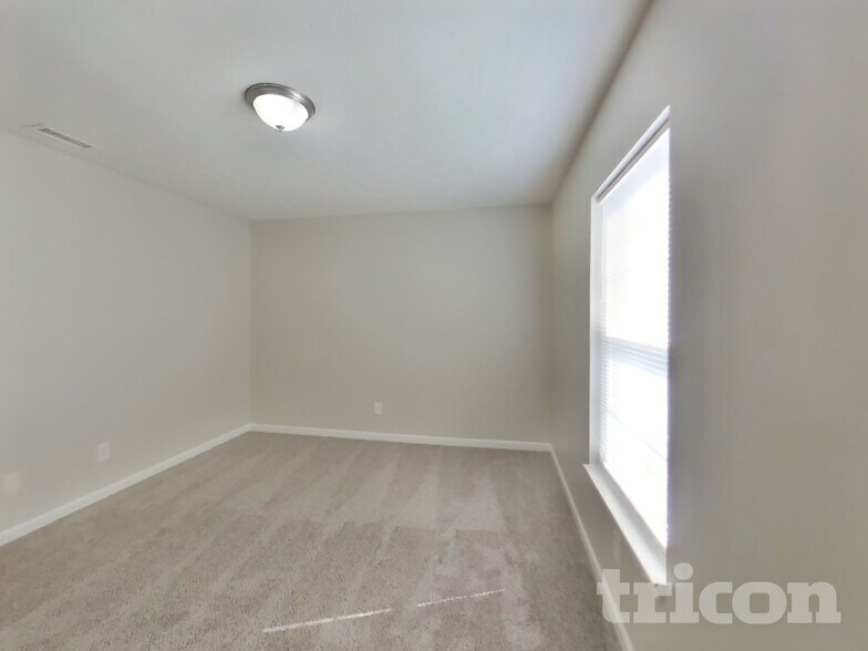 Building Photo - 1003 Pine Ridge Way