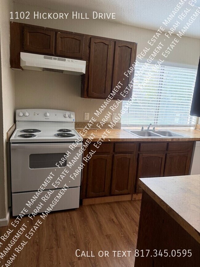 Building Photo - 1102 Hickory Hill Dr