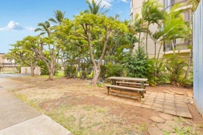 Building Photo - Move-In Ready Salt Lake Condo – Freshly Up...