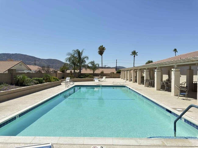 Building Photo - 2890 Summer Set Cir