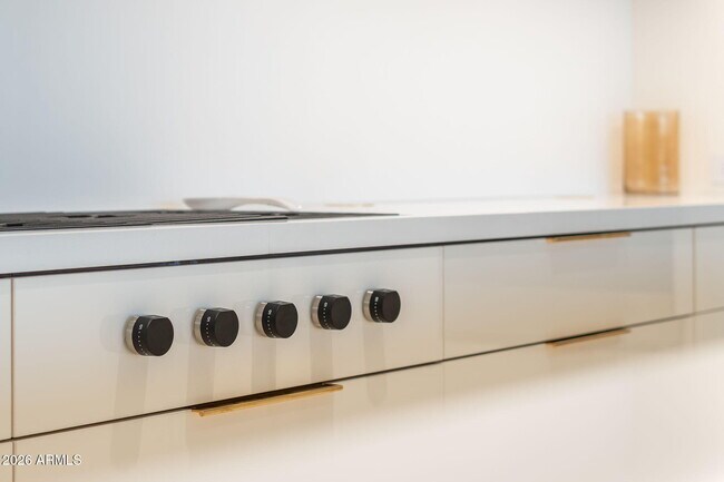 Building Photo - 6587 N Palmeraie Blvd