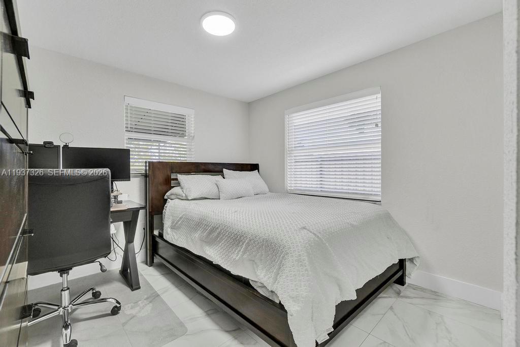 Building Photo - 6470 SW 27th St