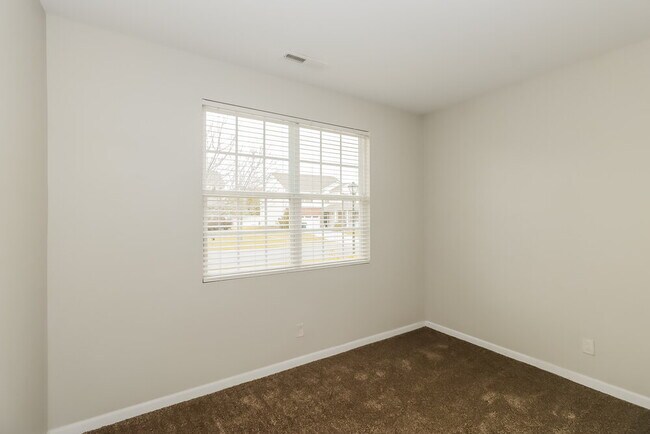 Building Photo - 1015 Yellow Bee Rd
