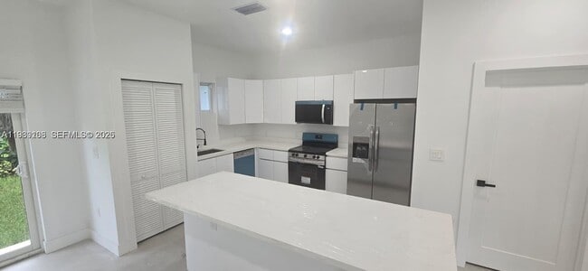 Building Photo - 141 NW 11th St