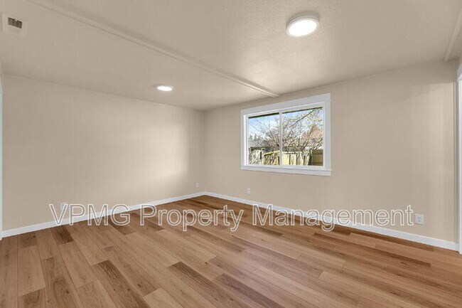 Building Photo - 14907 NE 34th St